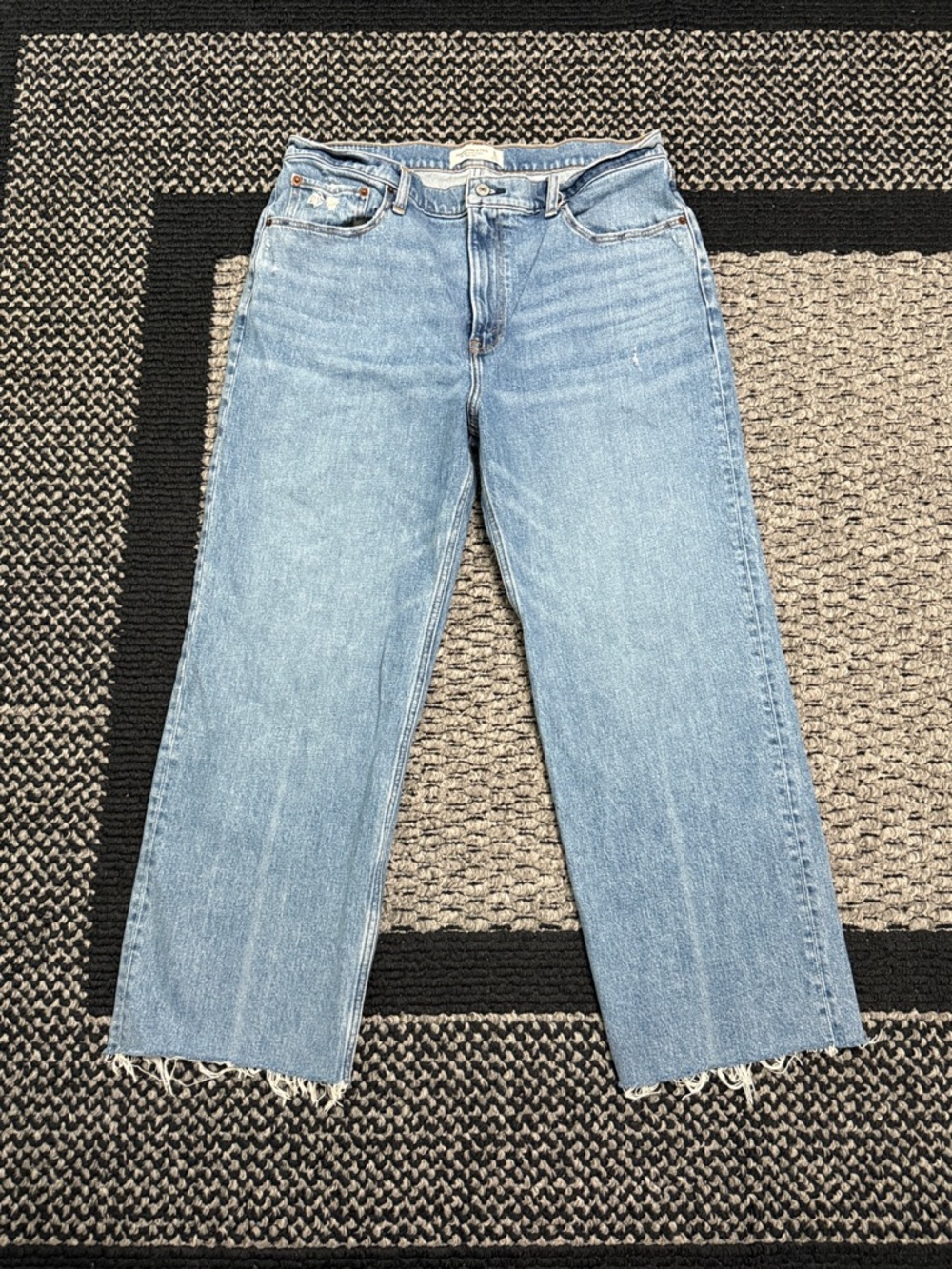 Abercrombie 90s Relaxed Jeans Women’s 32 High Rise Classic Casual Distress Denim